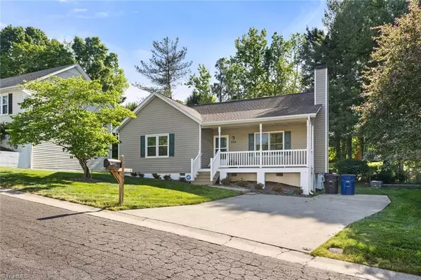 Winston-salem, NC 27104,956 Heatherstone DR