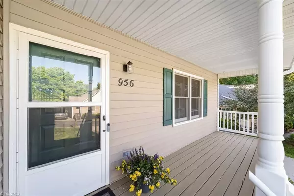 Winston-salem, NC 27104,956 Heatherstone DR