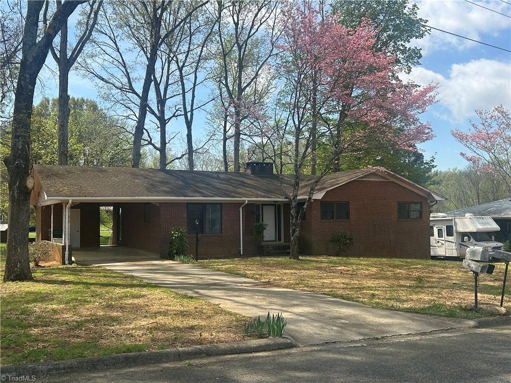 303 Lawing DR, Thomasville, NC 27360
