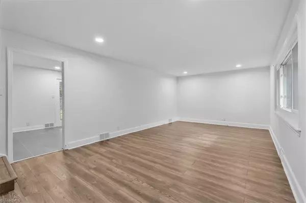 Winston-salem, NC 27107,2841 White Meadow LN