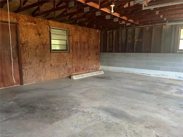 Winston-salem, NC 27103,3037 Old Sides Mill RD