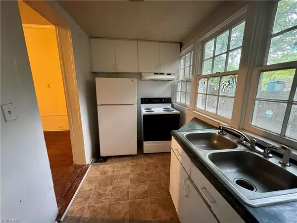 Winston-salem, NC 27103,1611 SW Academy ST