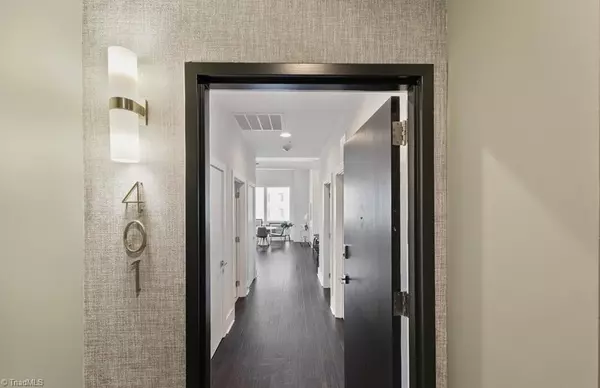 Winston-salem, NC 27101,400 W 4th ST #401