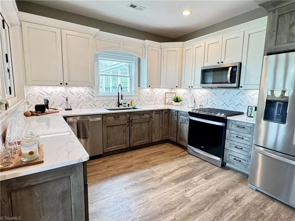 Roaring Gap, NC 28668,70 Paynes CT