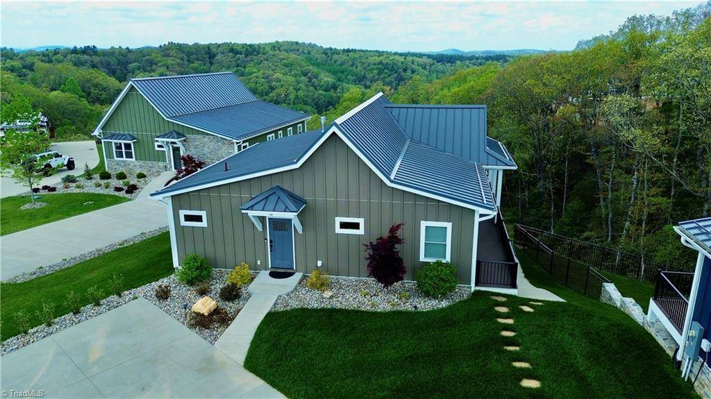 Roaring Gap, NC 28668,70 Paynes CT