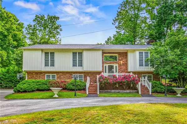 931 Nottingham RD, High Point, NC 27262