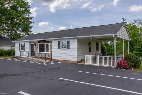 King, NC 27021,317 E King ST