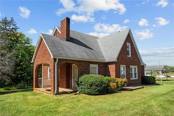 King, NC 27021,466 Main ST