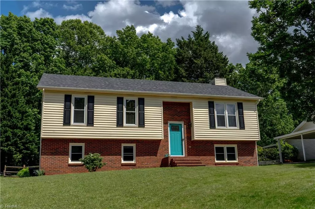 King, NC 27021,1573 Twin Oaks DR