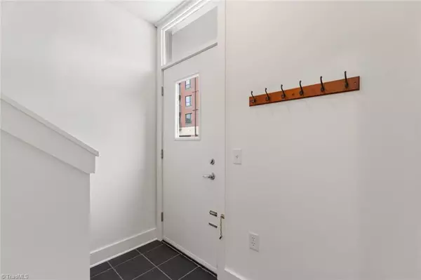 Winston-salem, NC 27101,389 N Green ST #106