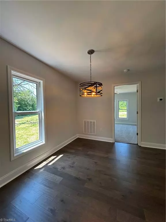 Burlington, NC 27217,2702 Green Level Loop RD