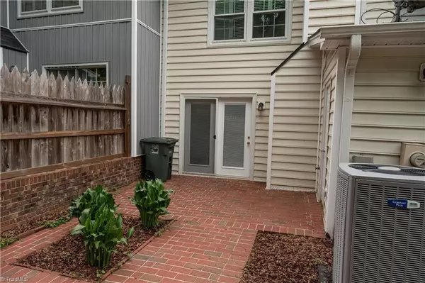 Greensboro, NC 27409,909 Shelby DR #B