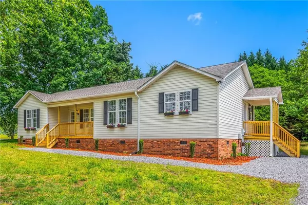 Mocksville, NC 27028,107 Oakridge LN