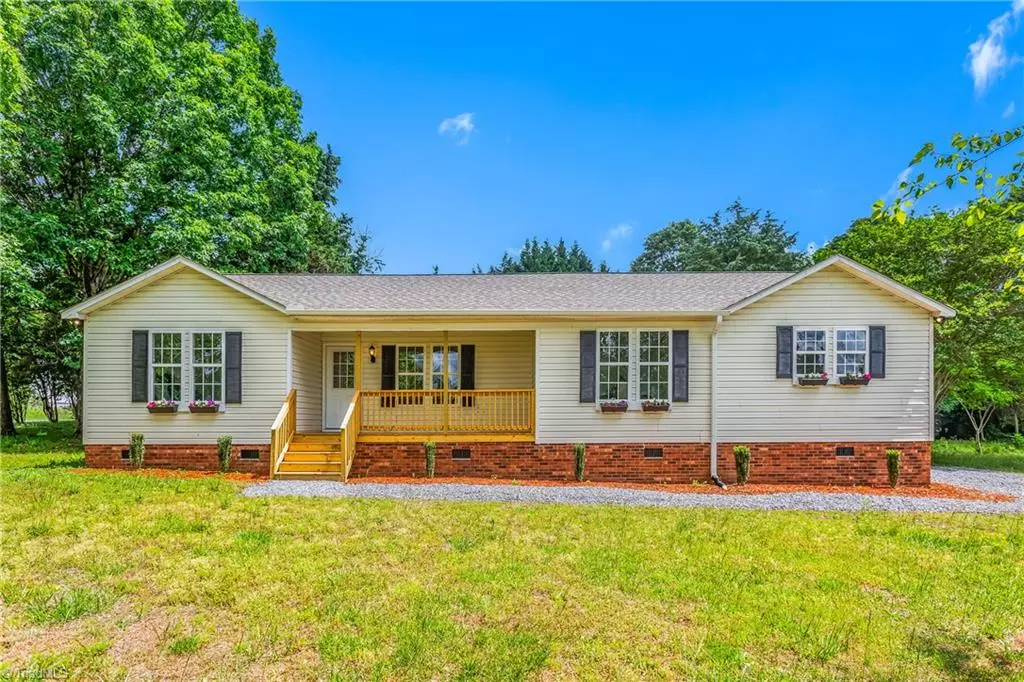 Mocksville, NC 27028,107 Oakridge LN