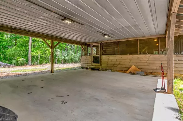 Wilkesboro, NC 28697,303 Blue Heron LN