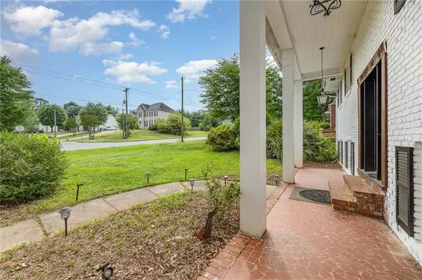 Winston-salem, NC 27105,347 Old Hollow RD