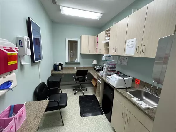 Burlington, NC 27217,1611 Flora AVE