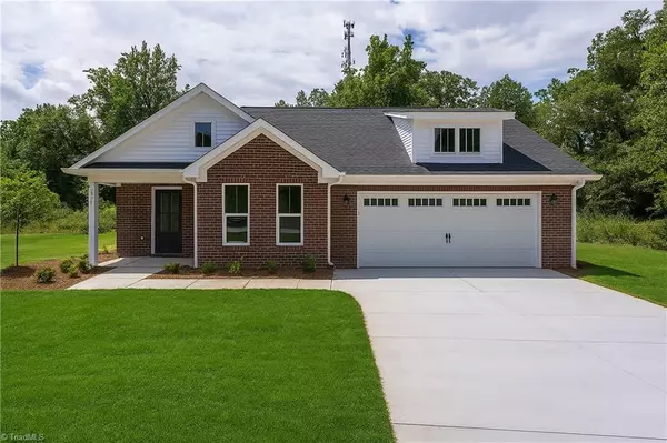 106 Ilex CT, Yadkinville, NC 27055