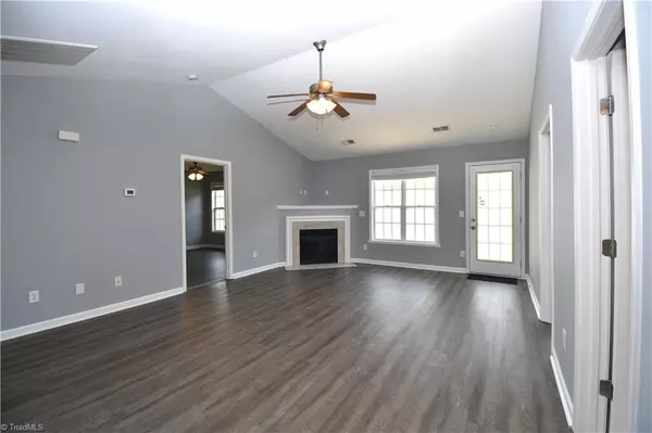 Greensboro, NC 27405,3910 Ribbon Grass TER