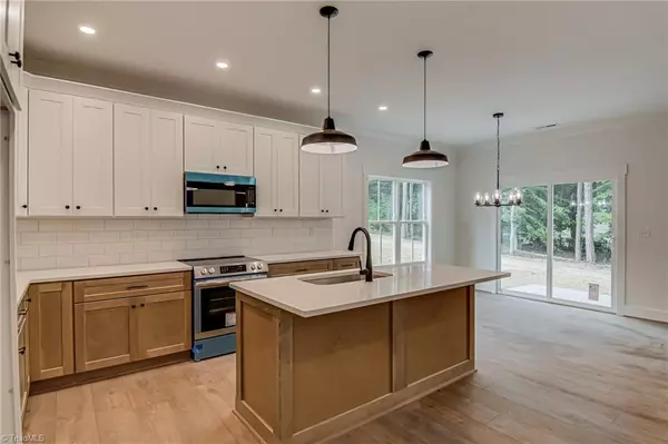 Winston-salem, NC 27106,832 Vandar DR