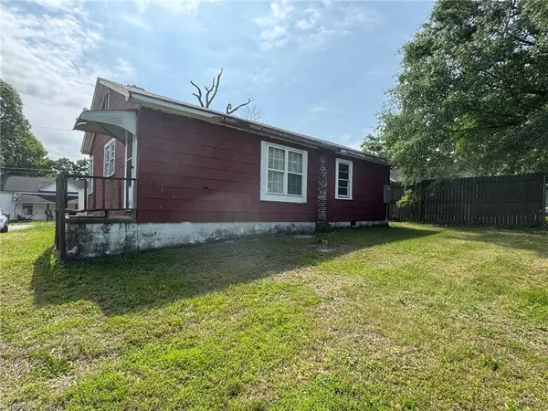 Thomasville, NC 27360,208-210 Long ST
