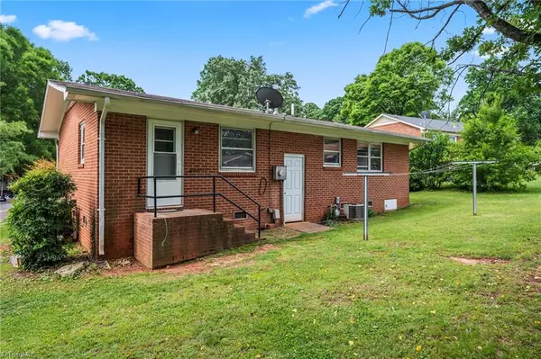 Winston-salem, NC 27105,415 Burnham DR