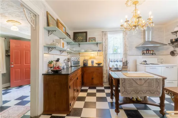 Mocksville, NC 27028,131 E Lexington RD