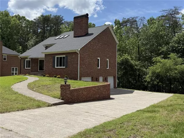 Winston-salem, NC 27101,2528 Treetop LN