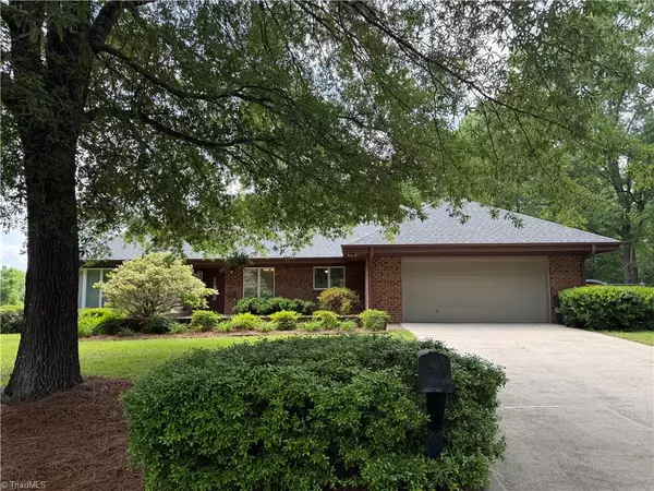 1223 Gatehouse RD, High Point, NC 27262