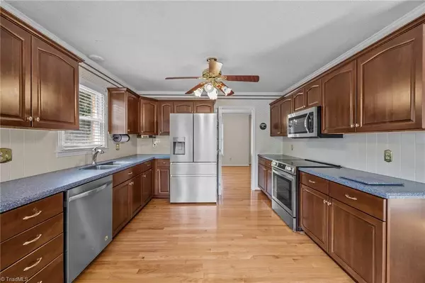 Clemmons, NC 27012,8016 Riverview DR