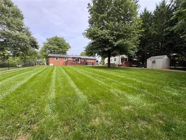 King, NC 27021,110 Asheview CT