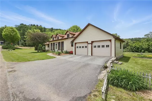 Boone, NC 28607,137 Clint Lewis RD