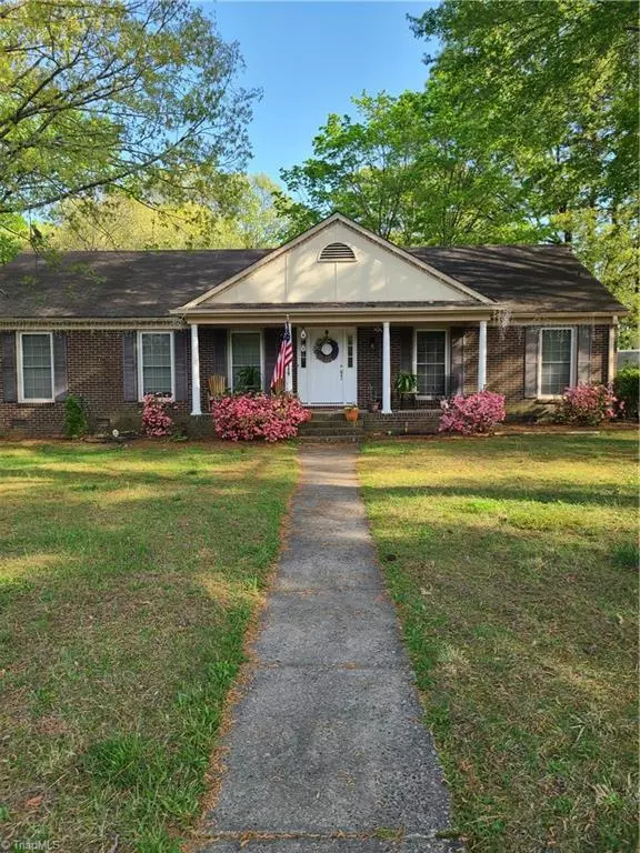 1700 Bolingbroke RD, High Point, NC 27265