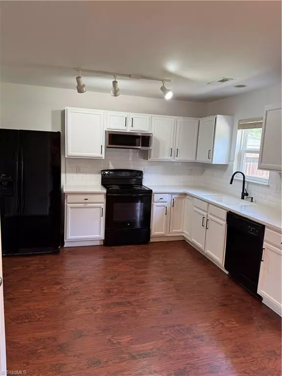 Pfafftown, NC 27040,5911 Odenton LN