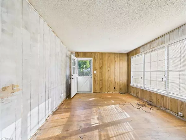 Winston-salem, NC 27107,1008 E Brookline ST