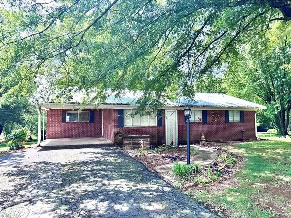Dobson, NC 27017,127 Forest Oaks DR