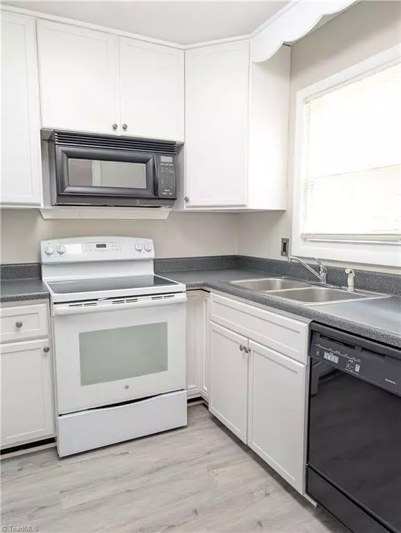 Kernersville, NC 27284,311 Salisbury ST #61