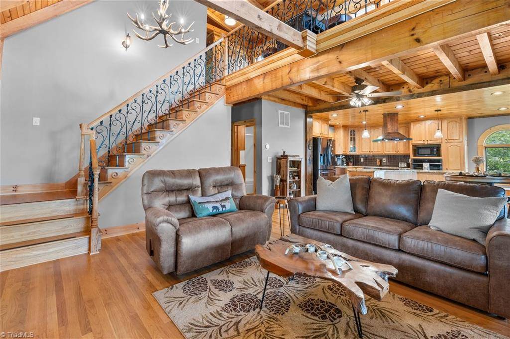 Purlear, NC 28665,419 Woodpecker RD