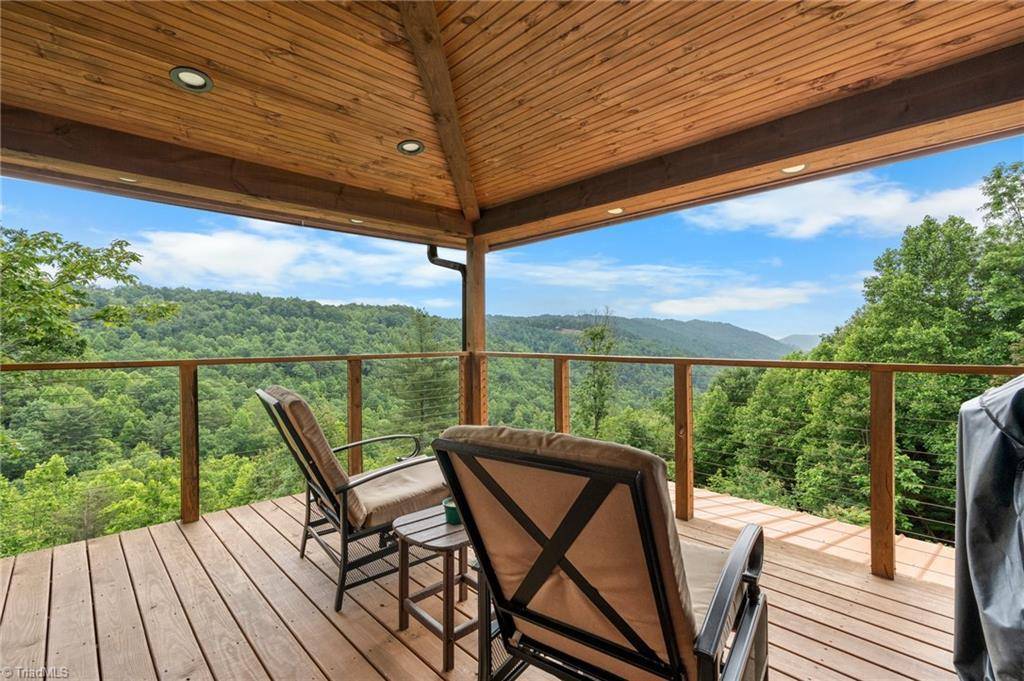 Purlear, NC 28665,419 Woodpecker RD