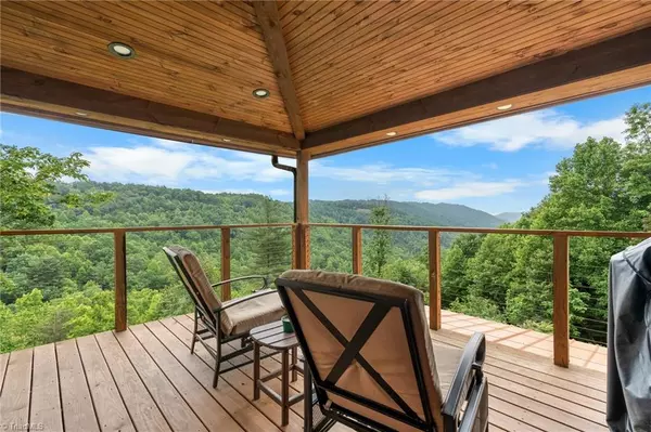 Purlear, NC 28665,419 Woodpecker RD