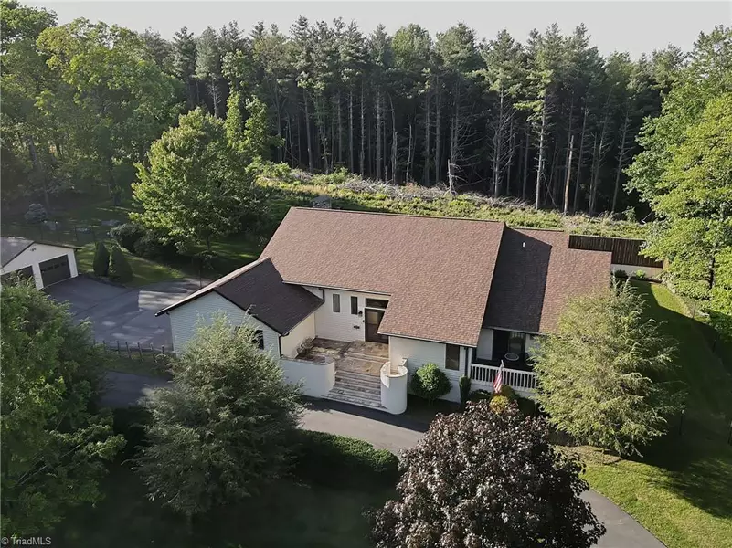 252 Deer RUN, Glade Valley, NC 28627