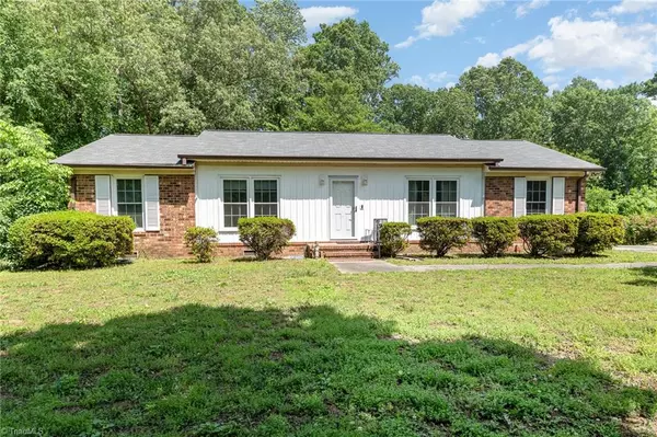 6215 Russwood DR, Pleasant Garden, NC 27313
