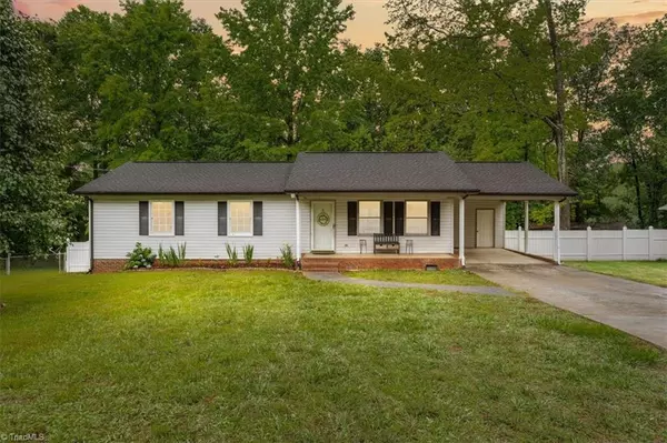 1812 Dennis ST, Asheboro, NC 27205
