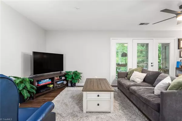 Greensboro, NC 27410,5934 W Friendly AVE #F