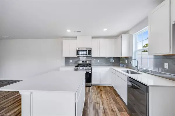 King, NC 27021,120 Plumtree CT