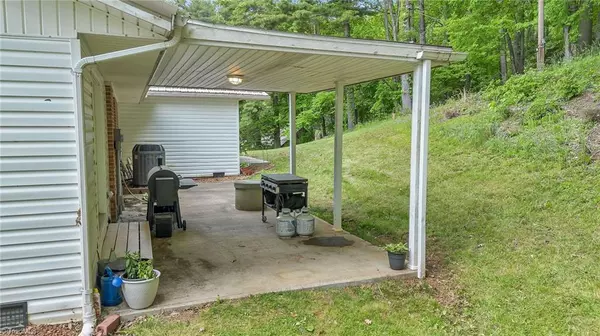 West Jefferson, NC 28694,977 Buck Mountain CIR