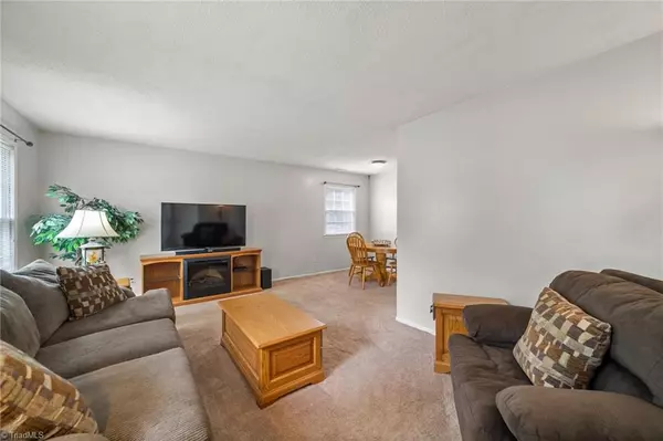 High Point, NC 27265,1906 Middlewood CT