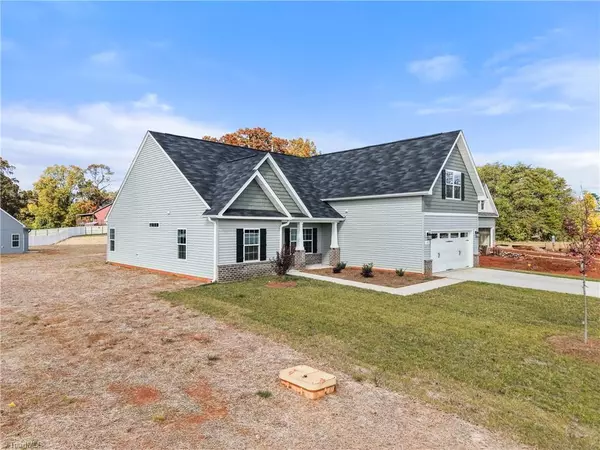 King, NC 27021,101 Vine Maple CT