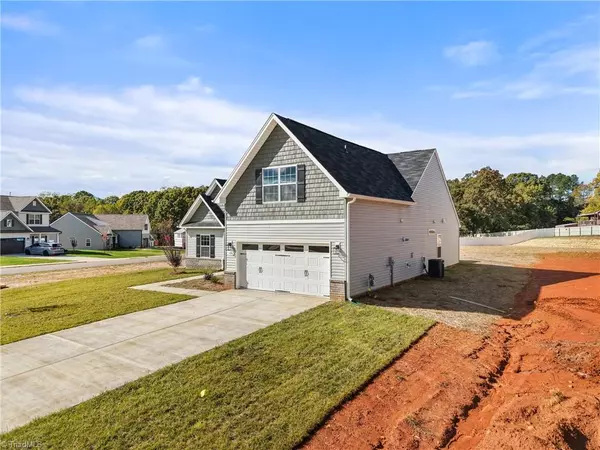 King, NC 27021,101 Vine Maple CT