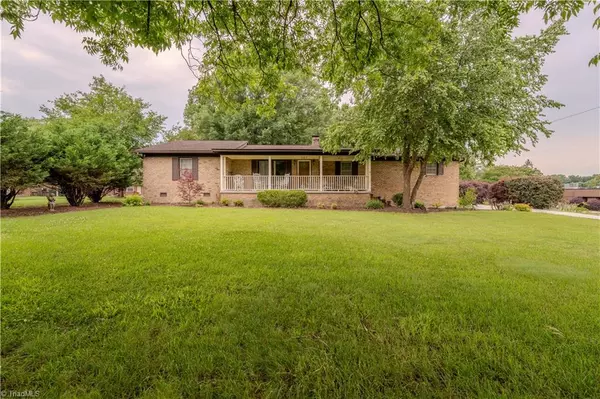 307 Pineywood RD, Thomasville, NC 27360